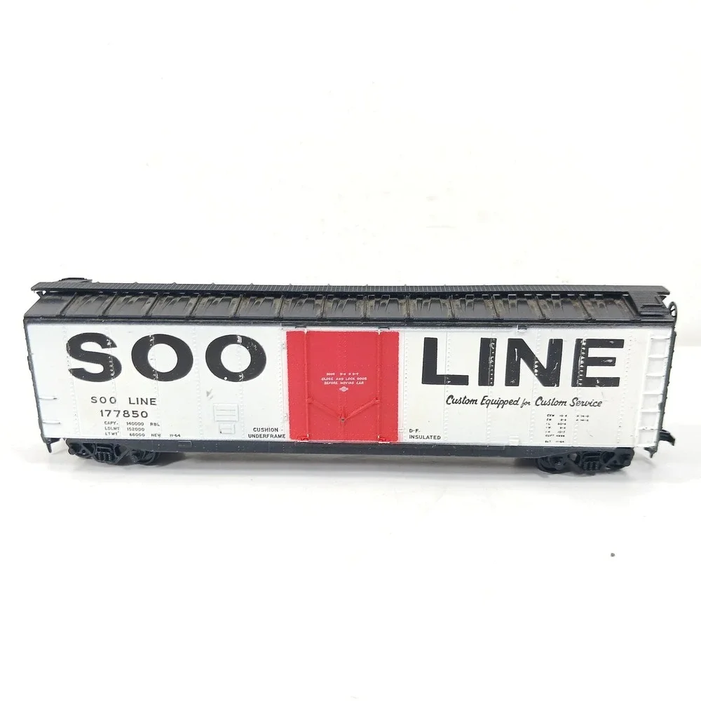 Athearn HO Scale Soo Line 50ft Plug Door Boxcar 1335 White Red Road 177850